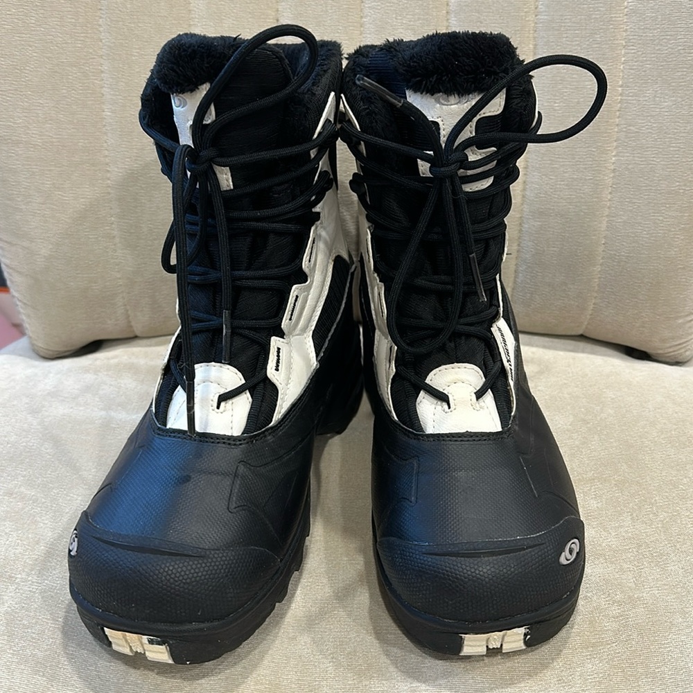 BEAUTIFUL NEW SALOMON BOOTS!